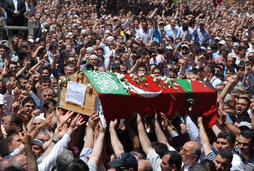 Tens of thousands of mourners attended the funeral (Janazah prayer) of him held at Hunat Mosque in Kayseri on 4th June 2010.